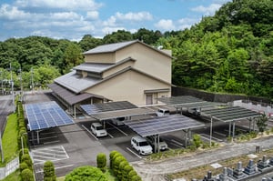 afterFITは滋賀県湖南市とパシフィックパワー株式会社、こなんウルトラパワー株式会社との協業により、湖南市のコミュニティセンターなど５施設にソーラーカーポートを設置した。
