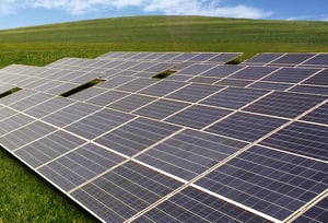オフサイトPPAは自社の敷地面積を気にする必要がない。そのため、広い土地を確保して大規模な太陽光発電設備を設置すれば、その分だけ発電量を増やすことができる。